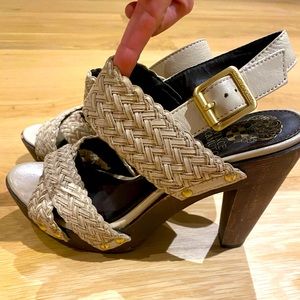 VINCE CAMUTO CHUNKY HEELS